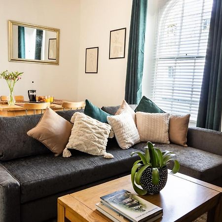 Central Plymouth Georgian Apartment - Sleeps 5 - Private Parking - By Habita Property 외부 사진