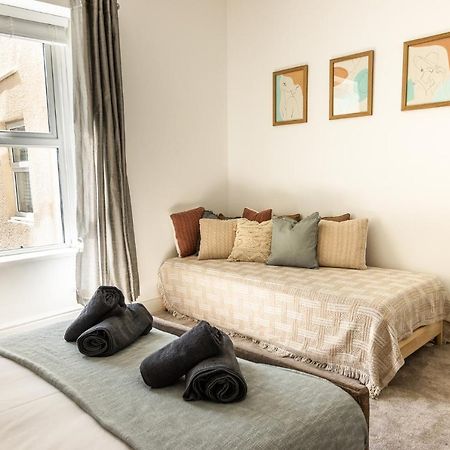 Central Plymouth Georgian Apartment - Sleeps 5 - Private Parking - By Habita Property 외부 사진