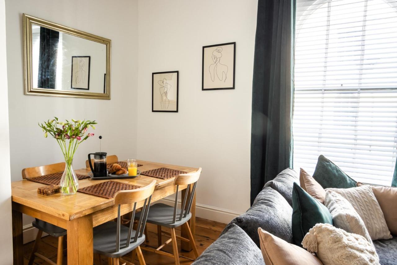 Central Plymouth Georgian Apartment - Sleeps 5 - Private Parking - By Habita Property 외부 사진