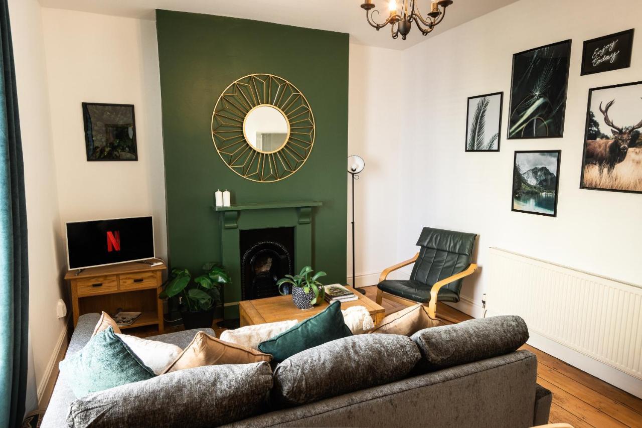 Central Plymouth Georgian Apartment - Sleeps 5 - Private Parking - By Habita Property 외부 사진