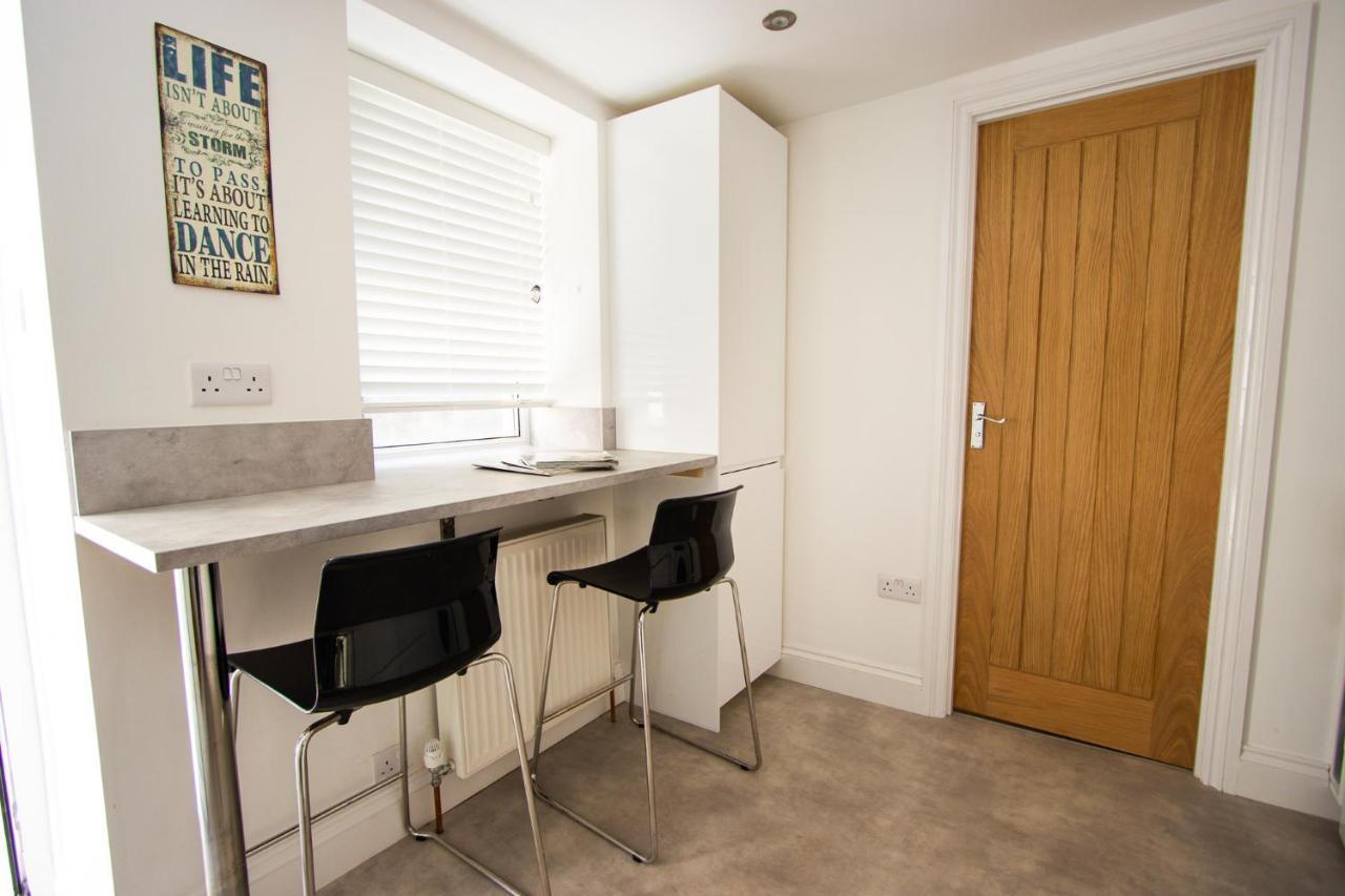 Central Plymouth Georgian Apartment - Sleeps 5 - Private Parking - By Habita Property 외부 사진