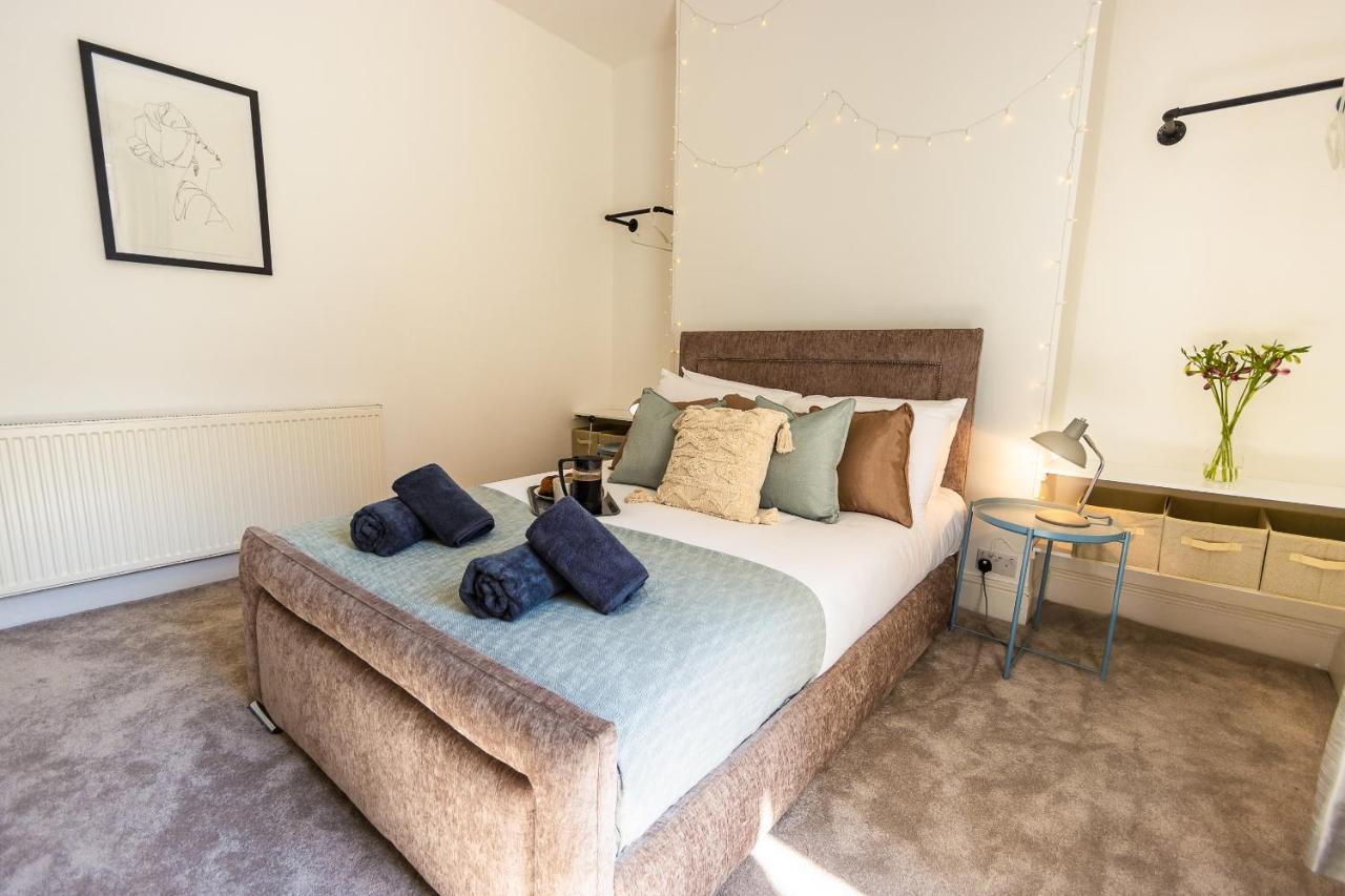 Central Plymouth Georgian Apartment - Sleeps 5 - Private Parking - By Habita Property 외부 사진