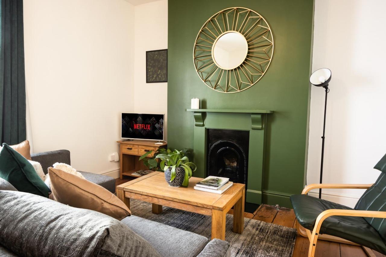 Central Plymouth Georgian Apartment - Sleeps 5 - Private Parking - By Habita Property 외부 사진