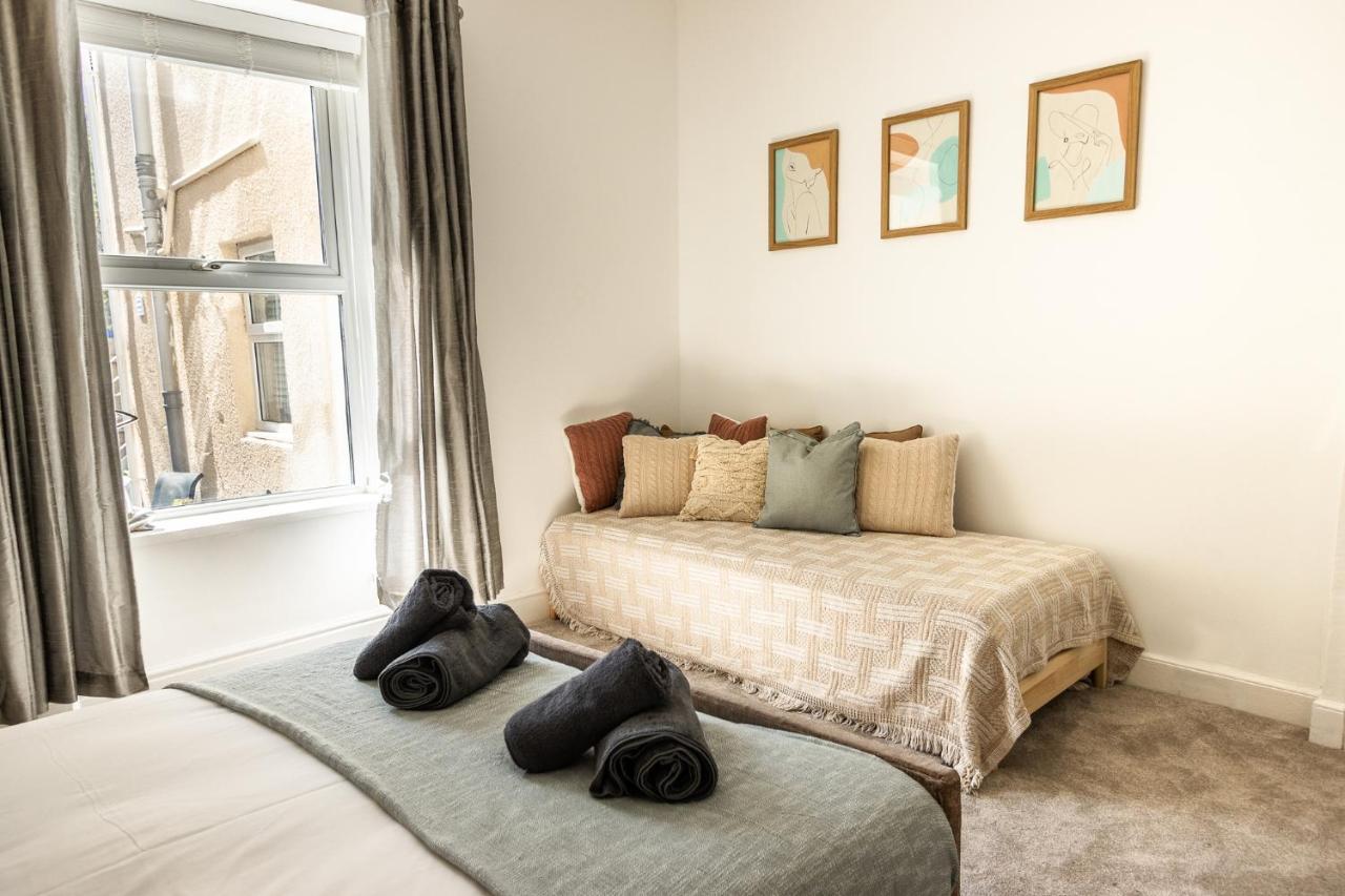 Central Plymouth Georgian Apartment - Sleeps 5 - Private Parking - By Habita Property 외부 사진