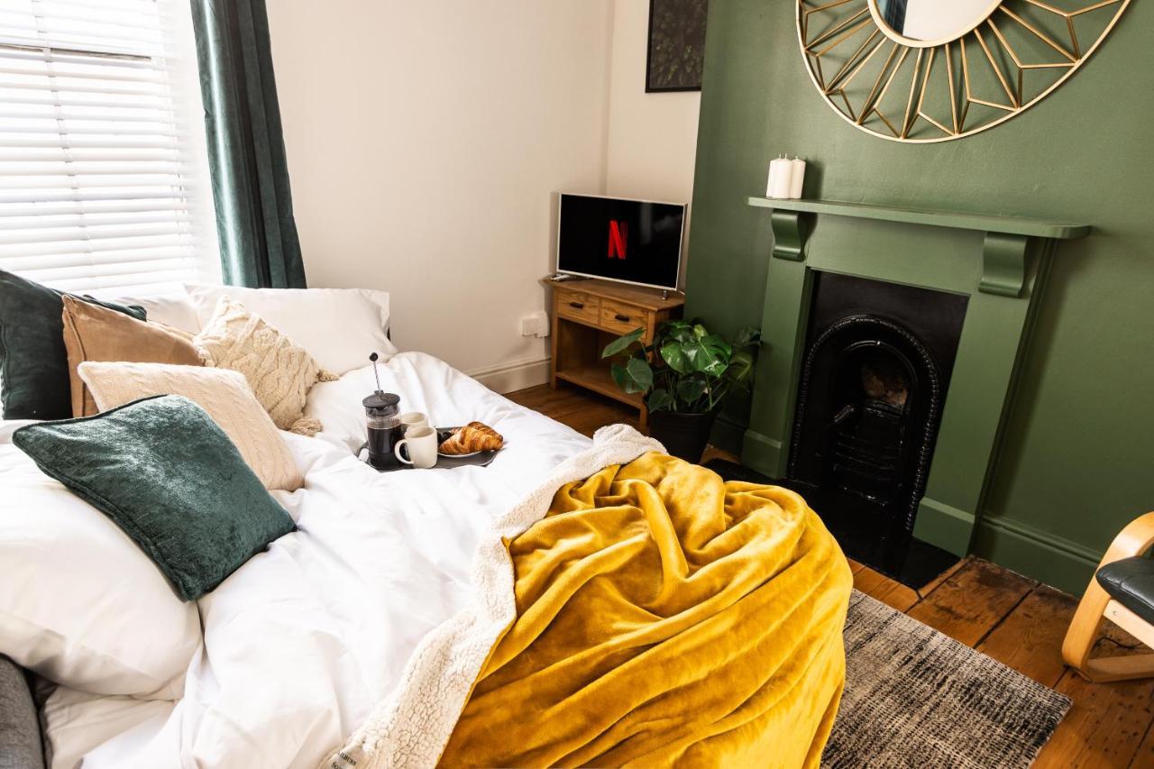 Central Plymouth Georgian Apartment - Sleeps 5 - Private Parking - By Habita Property 외부 사진